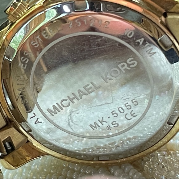 Michael Kors Gold Watch - Runway - Stainless in Stunning Gold with Box - Picture 10 of 13